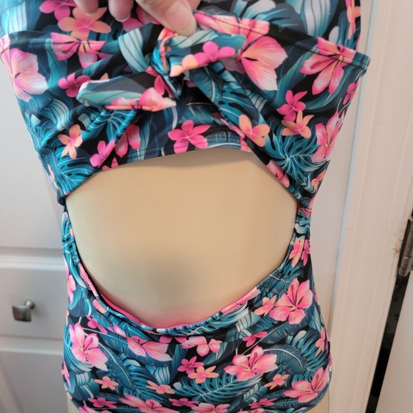 NWOT Hurley Girl's UPF 50+ One-Piece Swimsuit Multicolor - Picture 4 of 12